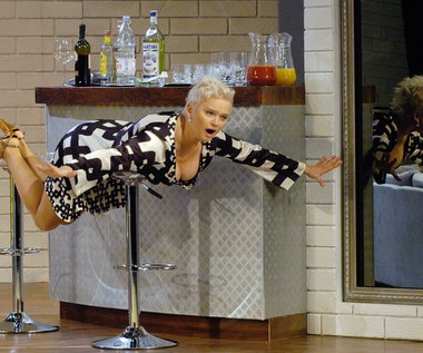 O tym, że świetnie odnajduje się także w farsach, Katarzyna Figura udowodniła na deskach Teatru Komedia rolą w "Koleżankach" Chesnota Pierre'a w reżyserii Grzegorza Chrapkiewicza.

"Niewątpliwą gwiazdą na scenie jest Katarzyna Figura (...) Temperament, jakim obdarzyła naiwną żonę, wodzi na pokuszenie nawet wrogów farsy" - chwaliła aktorkę Agnieszka Manowska ("Dziennik Teatralny").