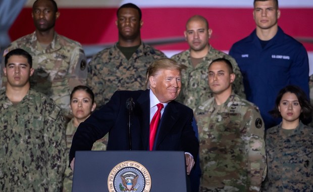 O współpracy wojskowej z Polską i sankcjach za Nord Stream 2. Trump podpisał rekordowy budżet Pentagonu