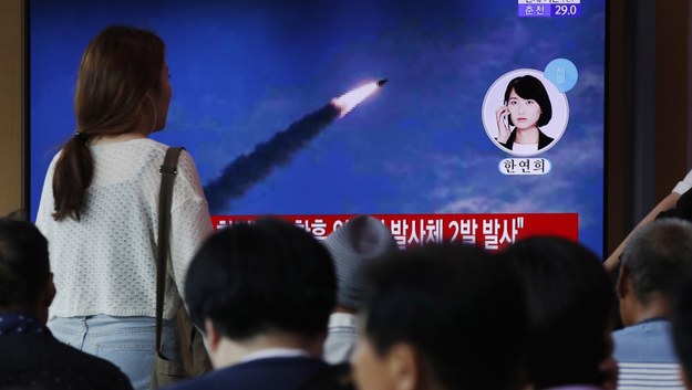 O wystrzeleniu kolejnych rakiet poinformowały południowokoreańskie media /EPA/JEON HEON-KYUN /PAP/EPA