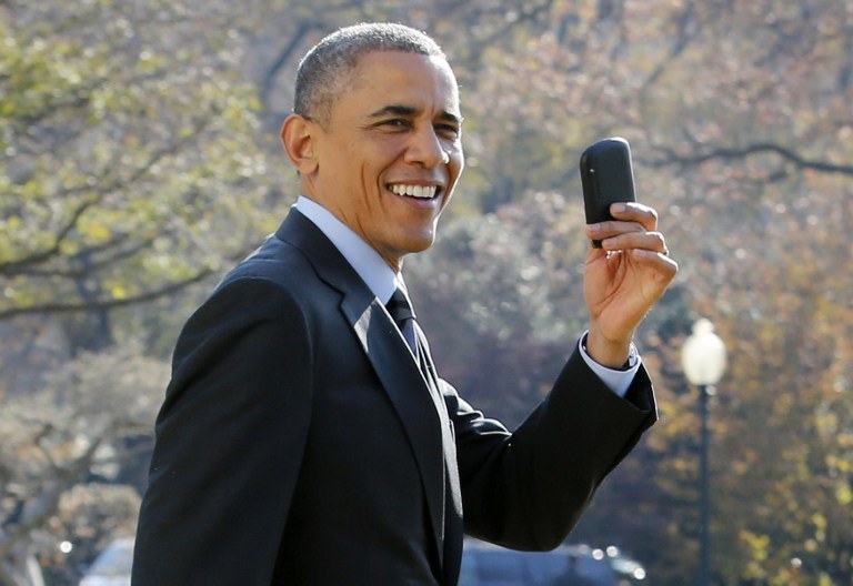 Obama przez całą swoją kadencję korzystał z BackBerry /AFP