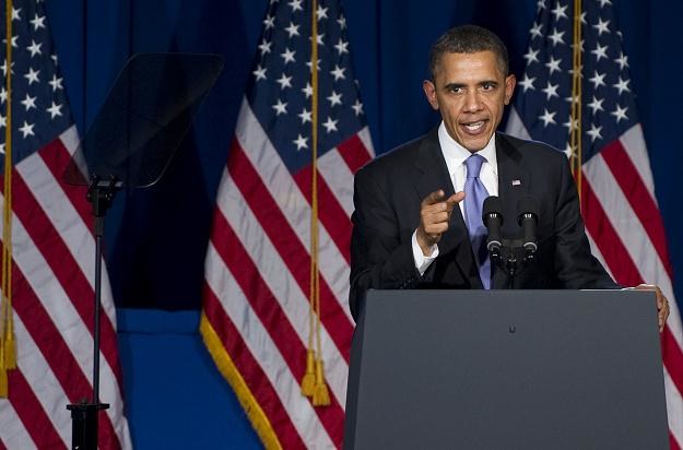Obama znalazł się w ogniu krytyki /AFP