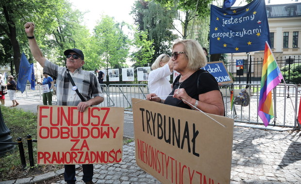 "Obawiamy się, że polski rząd jest na drodze do polexitu". Eurodeputowany komentuje wyrok TK