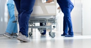 "Obawiamy się, że premier nie jest informowany...". Szpitale odsyłają pacjentów onkologicznych? 