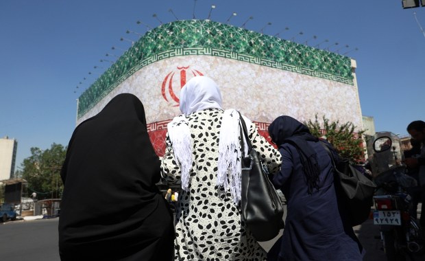 Obawy o atak. Media: Przestrzeń powietrzna nad Iranem zamknięta