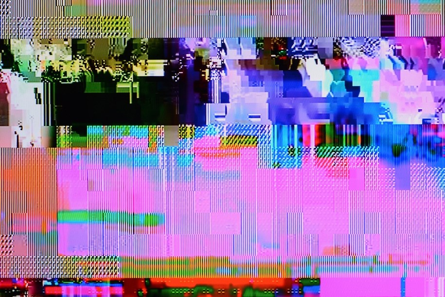 "Obca ingerencja w łącza satelitarne" - TVP informuje o możliwych zakłóceniach transmisji meczu /Shutterstock