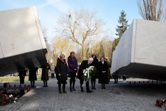 Obchody 2. rocznicy katastrofy smoleńskiej na Powązkach