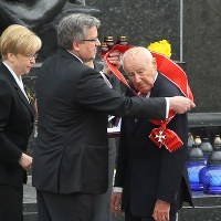 Symcha Ratajzer-Rotem ps. Kazik odznaczony Krzyżem Wielkim Orderu Odrodzenia Polski