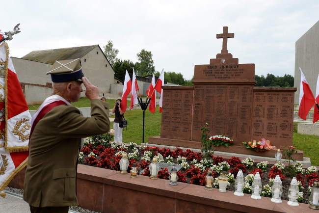 Obchody 73. rocznicy pacyfikacji Michniowa /Piotr Polak /PAP