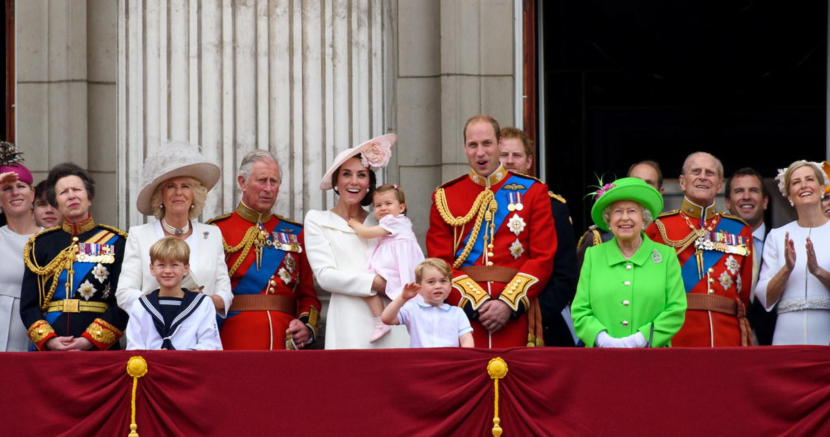 Obchody 90. urodzin królowej Elżbiety II. Księżna Kate z mężem Williamem i dziećmi na balkonie pałacu Buckingham /Getty Images