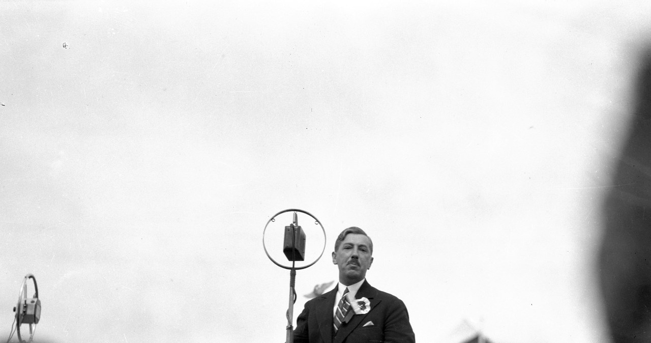 Obchody Święta Morza w Gdyni w 1932 roku. Eugeniusz Kwiatkowski podczas przemówienia /Z archiwum Narodowego Archiwum Cyfrowego