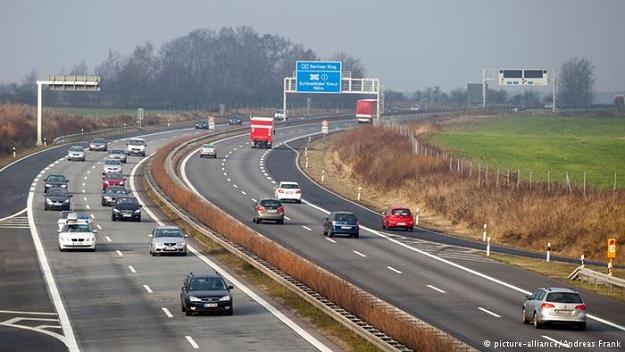 Obciążenie obcokrajowców opłatami za korzystanie z sieci niemieckich dróg jest niezgodne z prawem /Deutsche Welle