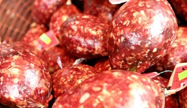 Obcokrajowcy kochają tę polską wędlinę. U nas w mięsnym nie robi furory