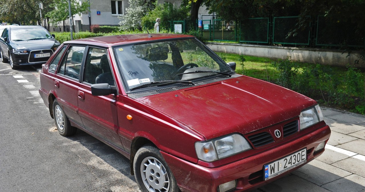 Obecnie będąc posiadaczem samochodu trzeba płacić za niego pełne OC, bez względu na to, jak często go użytkujemy /Wojciech Laski /East News