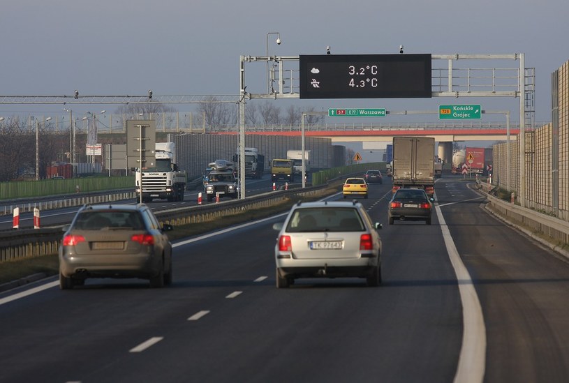Obecnie droga S7 zaczyna się kilkanaście km za Radomiem i kończy obwodnicą Grójca /Łukasz Jóźwiak /Reporter