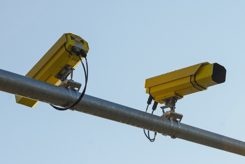 Obecnie drogowcy zamontowali już bramownice oraz zamontowali na nich żółte kamery /Adam Staszkiewicz /East News