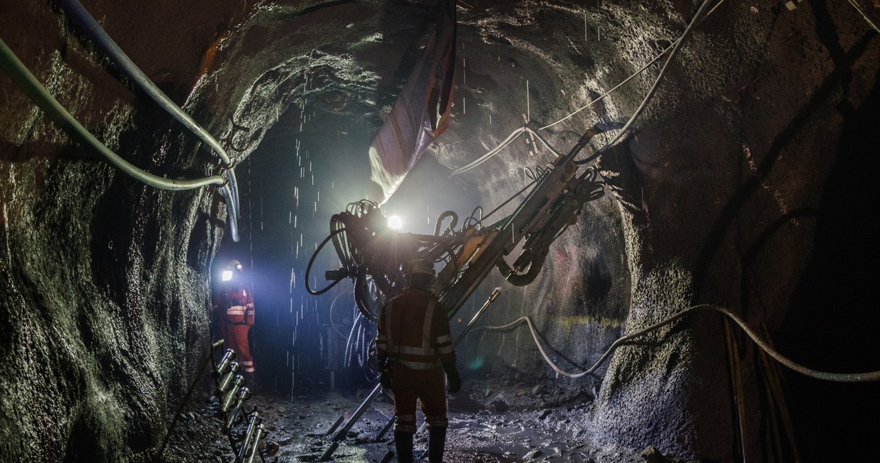 Obecnie kopalnie największej górniczej spółki produkują ponad 100 tys. ton węgla na dobę. Zdjęcie ilustracyjne /123RF/PICSEL