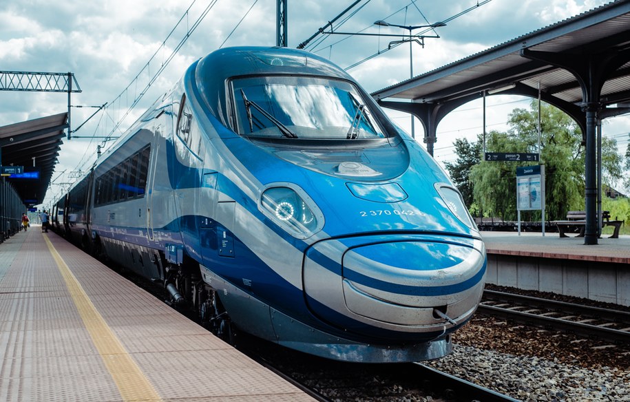 Obecnie po Centralnej Magistrali Kolejowej pociągi mogą jeździć z prędkością do 200 km/h. /Shutterstock