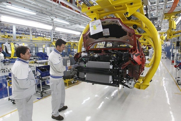 Obecnie trzecia generacja Fiata Pandy produkowana jest we włoskim Pomigliano /STR /PAP/EPA /Informacja prasowa
