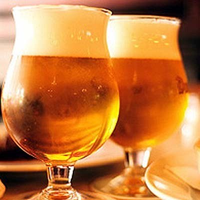Obecnie w Polsce na osobę wypijane są 93 litry piwa rocznie /AFP