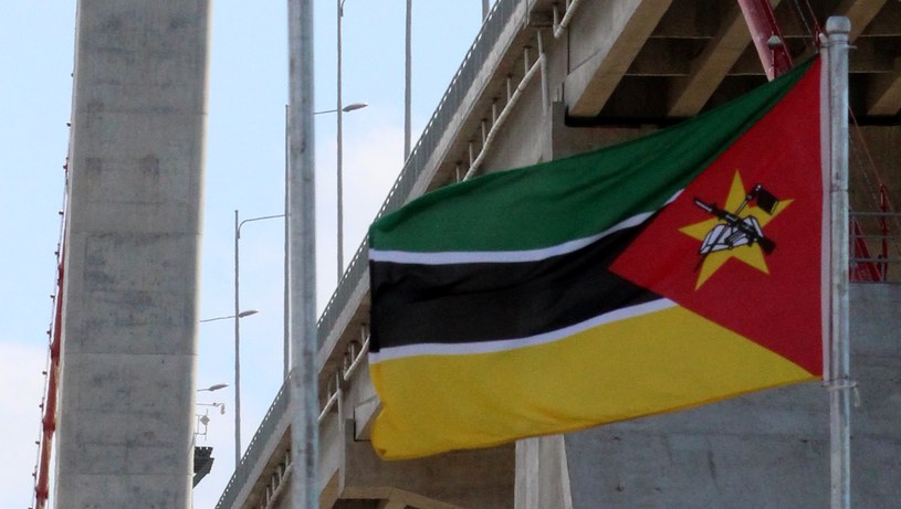 Obecność popularnego karabinu na fladze Mozambiku nie jest przypadkowa /AFP