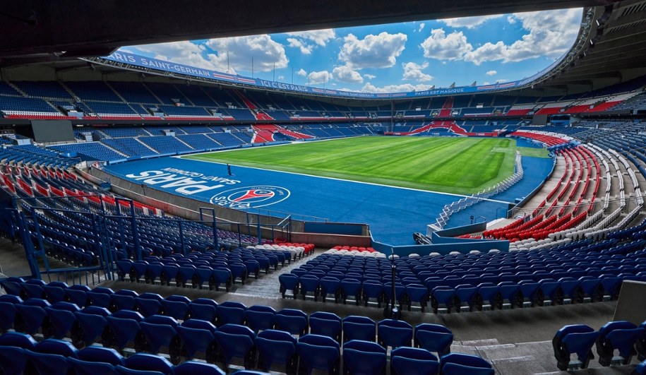 Obecny stadion, Parc des Princes, nie spełnia oczekiwań klubu /Shutterstock