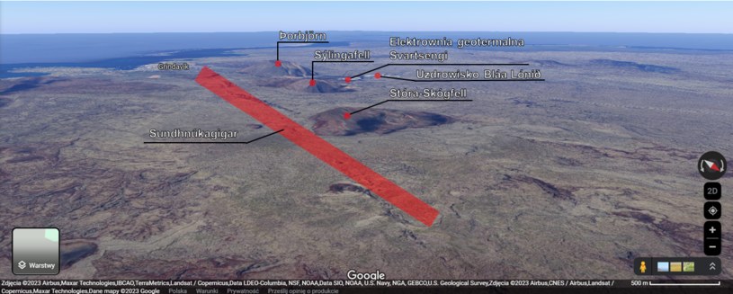 Obecny wypływ magmy ma miejsce w serii kraterów Sundhnúka zlokalizowanych na północny wschód (a dokładniej NNE) od Grindaviku. Na grafice obszar zaznaczony jest czerwoną linią /Google Maps /INTERIA.PL