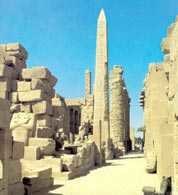 Obelisk faraona Totmesa I, w Karnaku, Egipt /Encyklopedia Internautica