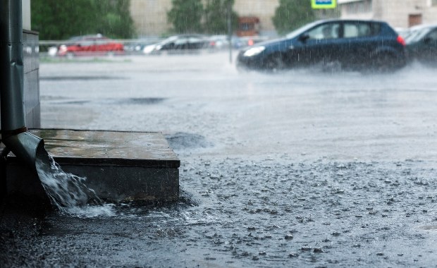 Oberwanie chmury nad Ełkiem. Ponad 60 interwencji strażaków