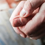 Obgryzanie paznokci. Cichy sygnał ukrytych problemów emocjonalnych