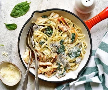 Obiad, który zasmakuje wszystkim. Spaghetti z kurczakiem i szpinakiem 