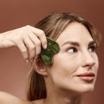 Obiecują redukcję zmarszczek i wysmuklenie twarzy. Sprawdziłam na sobie działanie gua sha