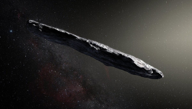 Obiekt Oumuamua ma czerwonawy kolor z powodu promieniowania słonecznego /European Southern Observatory / M. Kornmesser /Materiały prasowe