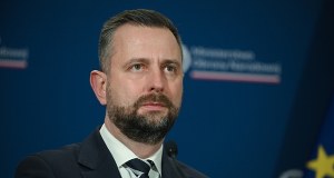 Obiekty wojskowe na mapach Google. Szef MON o interwencji