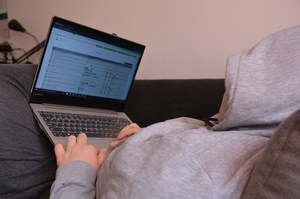 Objawy depresji i lęki. Młodzi Polacy odczuwają wypalenie pandemiczne