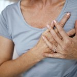 Objawy inne niż u mężczyzn. W tym wieku wzrasta ryzyko zawałów i udarów u kobiet