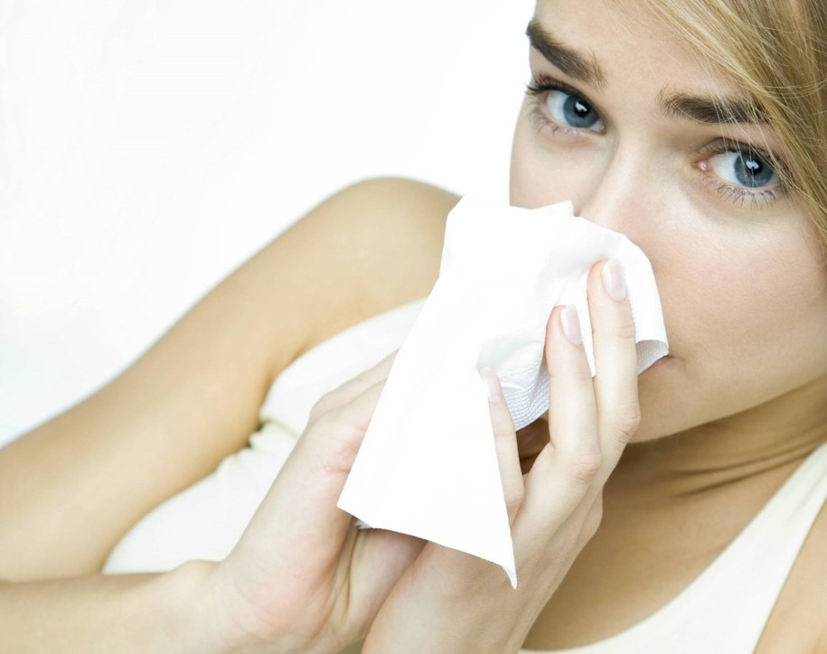 Objawy przeziębienia, zarówno ich rodzaj, jak i nasilenie, mają związek z florą bakteryjną nosa /	Rafal Strzechowski/Free - imagination /PAP/EPA