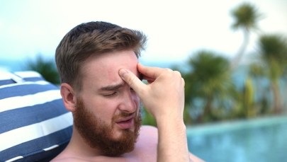 Objawy udaru słonecznego. 3 z nich pojawiają się najszybciej