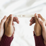 Objawy wczesnej ciąży. Czy test ciążowy może się mylić?