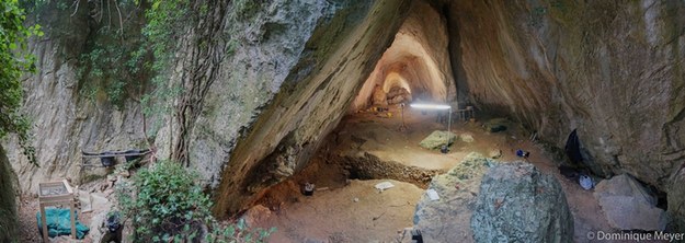 Objęte pracami wykopaliskowymi wejście do jaskini Arma Veirana /Dominique Meyer /Materiały prasowe