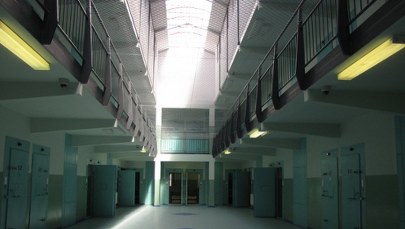 Oblał dom benzyną i groził podpaleniem. W środku było 5 osób, w tym niemowlę