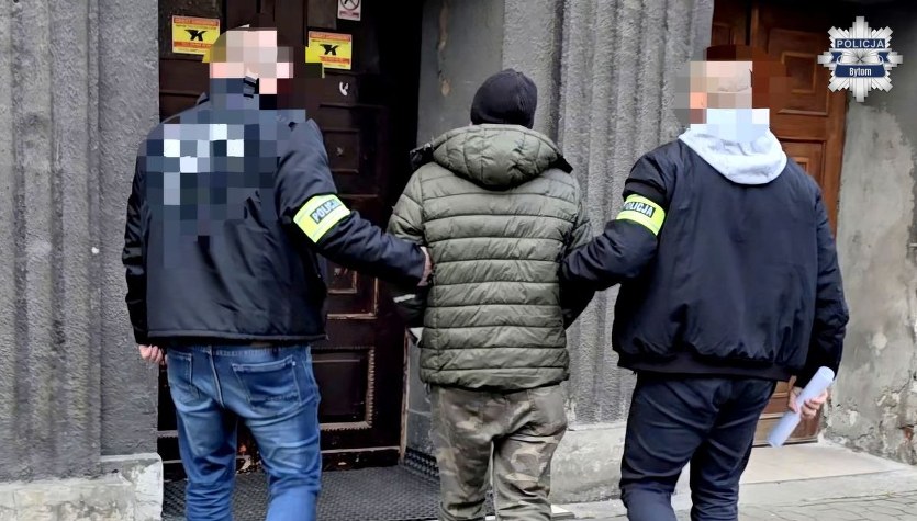 Oblał ją nieznaną substancją i postrzelił w głowę. Brutalny atak w Bytomiu 