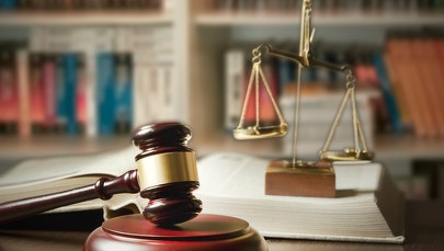 Oblał kobietę żrącą substancją, bo nie chciała się z nim spotkać. Został skazany 