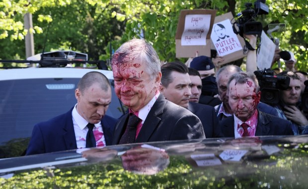 Oblała czerwoną substancją ambasadora Rosji. Jest decyzja moskiewskiego sądu
