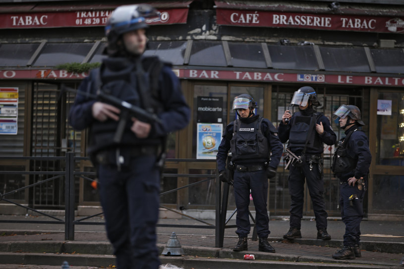 Obława na terrorystów w Saint-Denis /KENZO TRIBOUILLARD /AFP