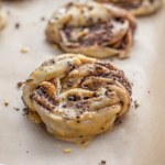 ciasto drożdżowe Obłędne drożdżowe bułeczki z czekoladą. Od razu zrób więcej, każdy domownik będzie chciał dokładkę