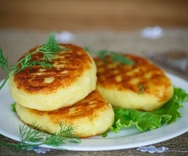 Obłędne placki z gotowanych ziemniaków. Sekretem jest ciągnący się ser