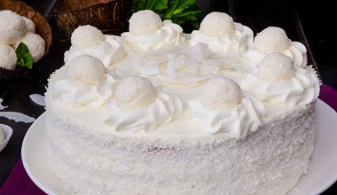 Obłędnie kremowy, Kokosek podbije serca twoich gości. Zrób na wyjątkową okazję, przepis jest banalny