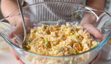 Obłędnie pyszna surówka z jabłkiem i marchewką. Do niedzielnego obiadu w sam raz