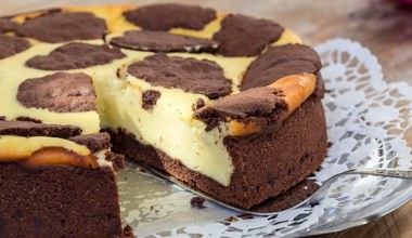 Obłędnie wygląda i zawsze się udaje. Ten sernik to na święta pewniak w moim domu 