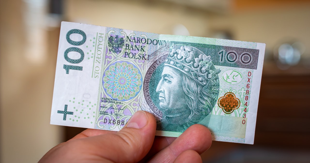 Obligacja oszczędnościowa kosztuje 100 zł. Resort finansów obniża oprocentowanie czerwcowych obligacji. Zdj. ilustracyjne /remgor /123RF/PICSEL